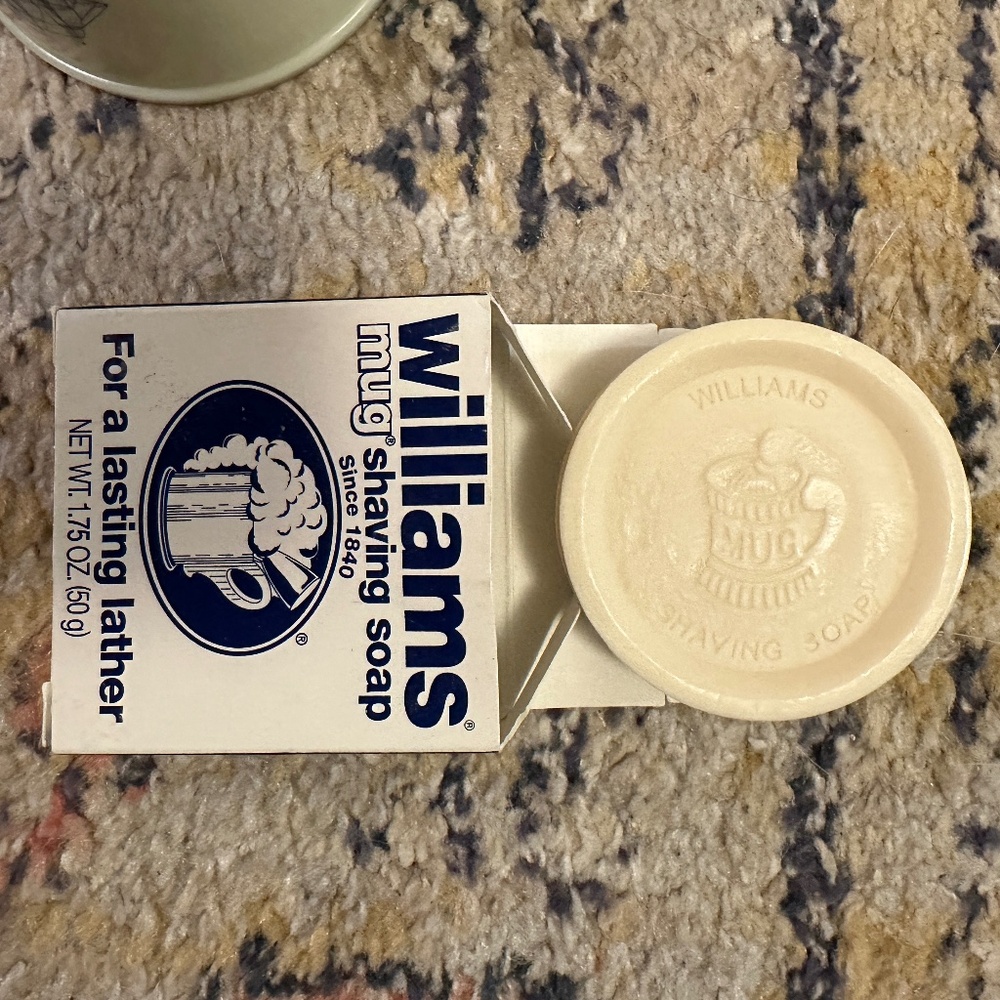 Old Spice milk glass shaving set: wood handle brush & new old stock shaving puck - Picture 7 of 12